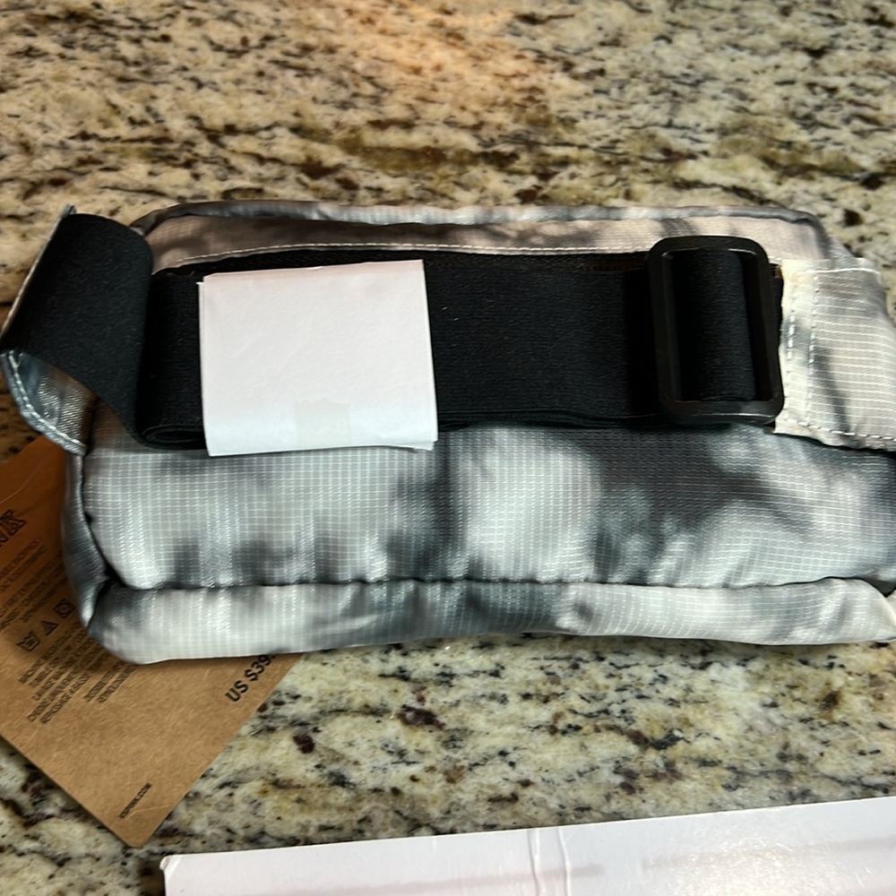 NEW ๐ Victoriaโs Secret PINK Packable Backpack & UNDER ARMOUR Workout headbands - Picture 9 of 11